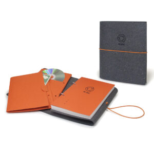 Sistema Reuse multifunction notebook with dual ruling, made of Ricuoio® and recycled paper.